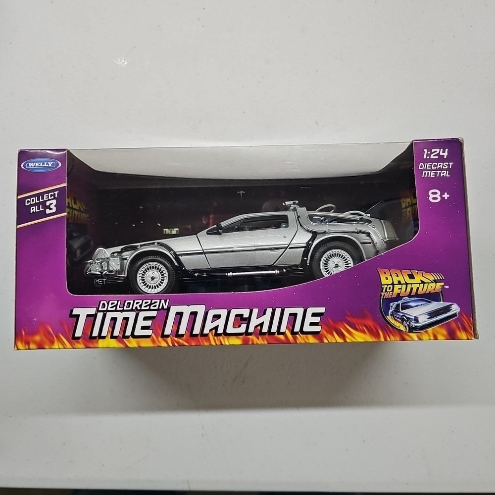 NIB Welly DeLorean Time Machine Back to the Future 1:24 Diecast